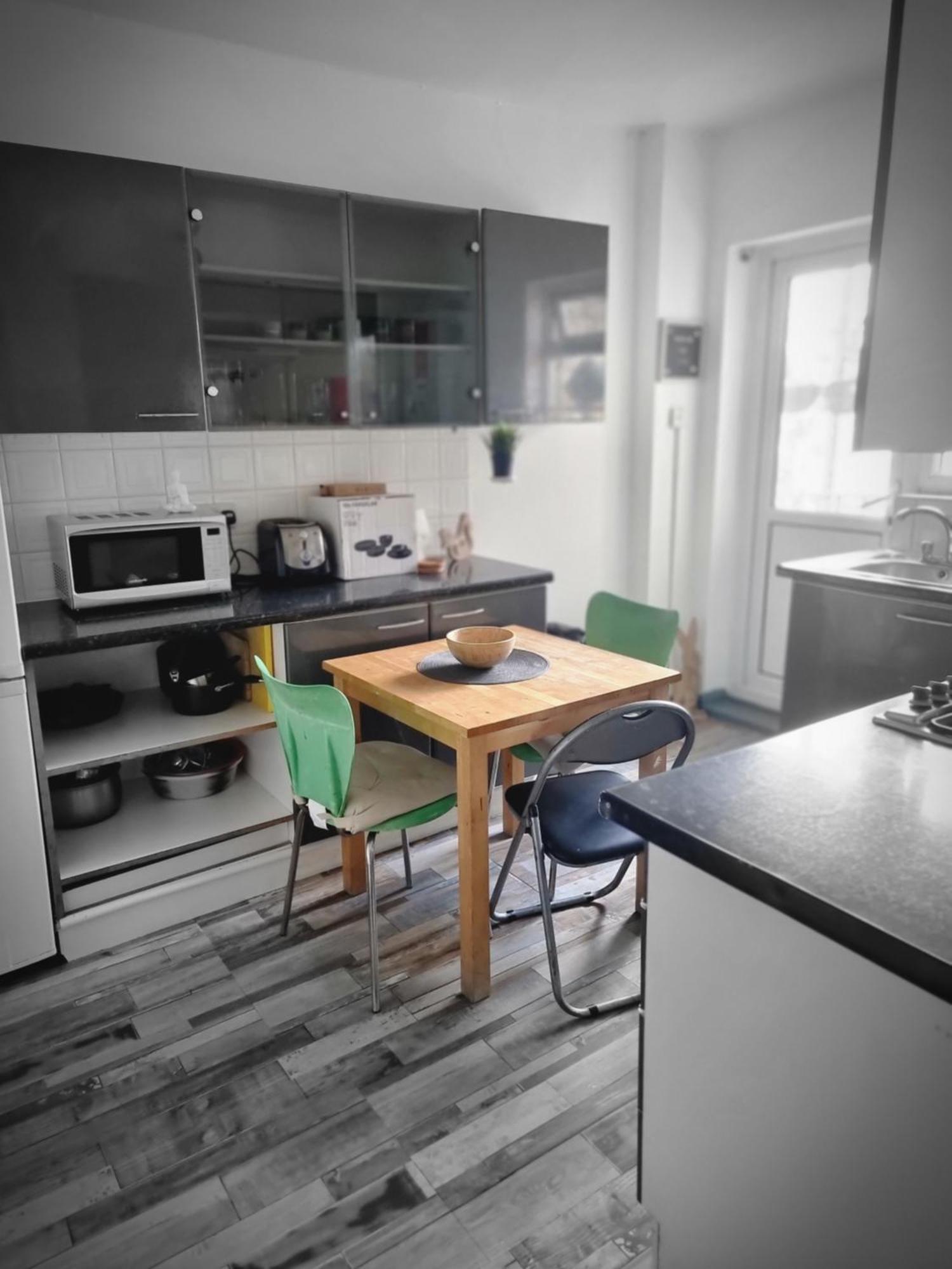 Shepherds Bush-apartment With Elevator London