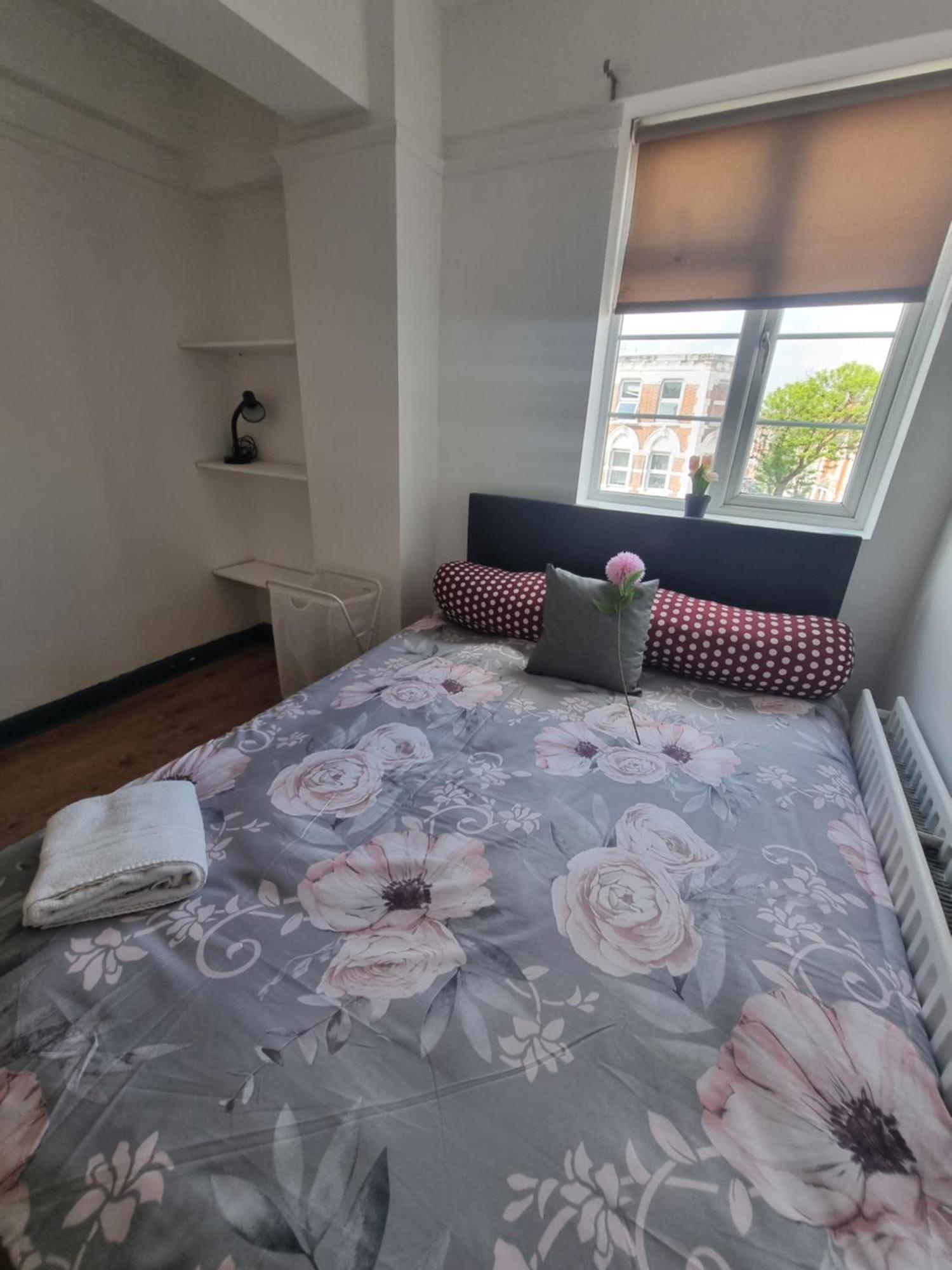 Shepherds Bush-apartment With Elevator