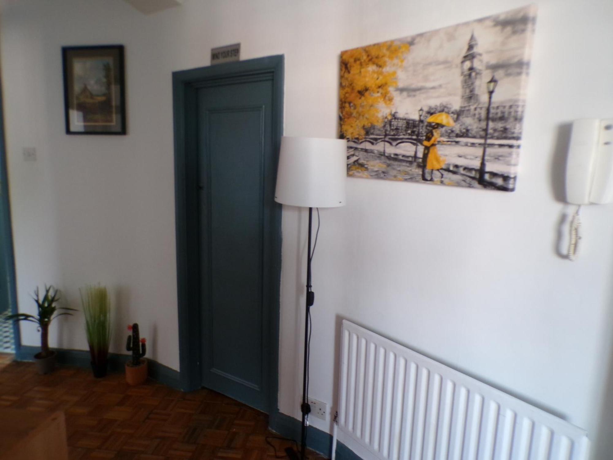 Shepherds Bush-apartment With Elevator * London