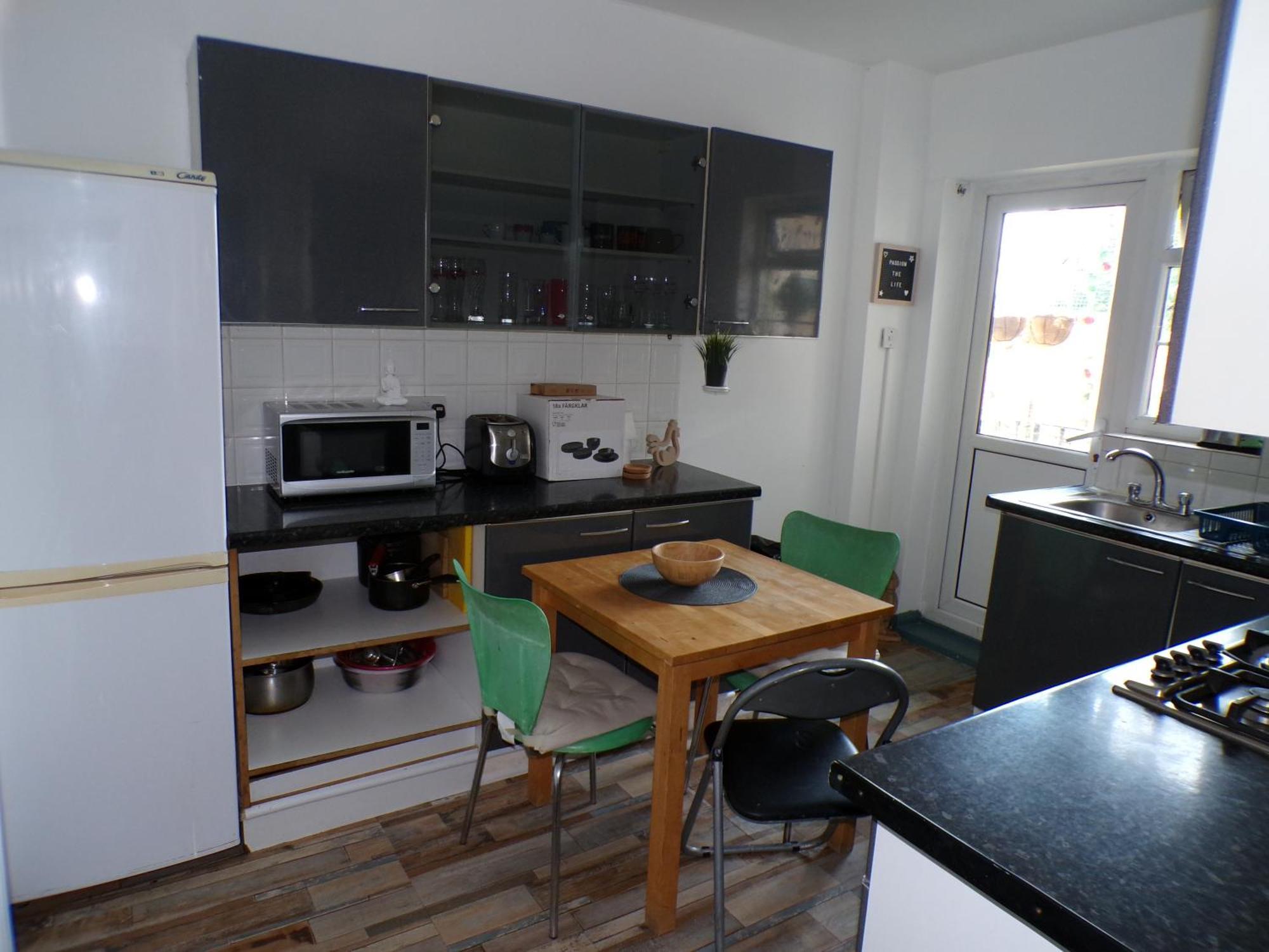 Shepherds Bush-apartment With Elevator