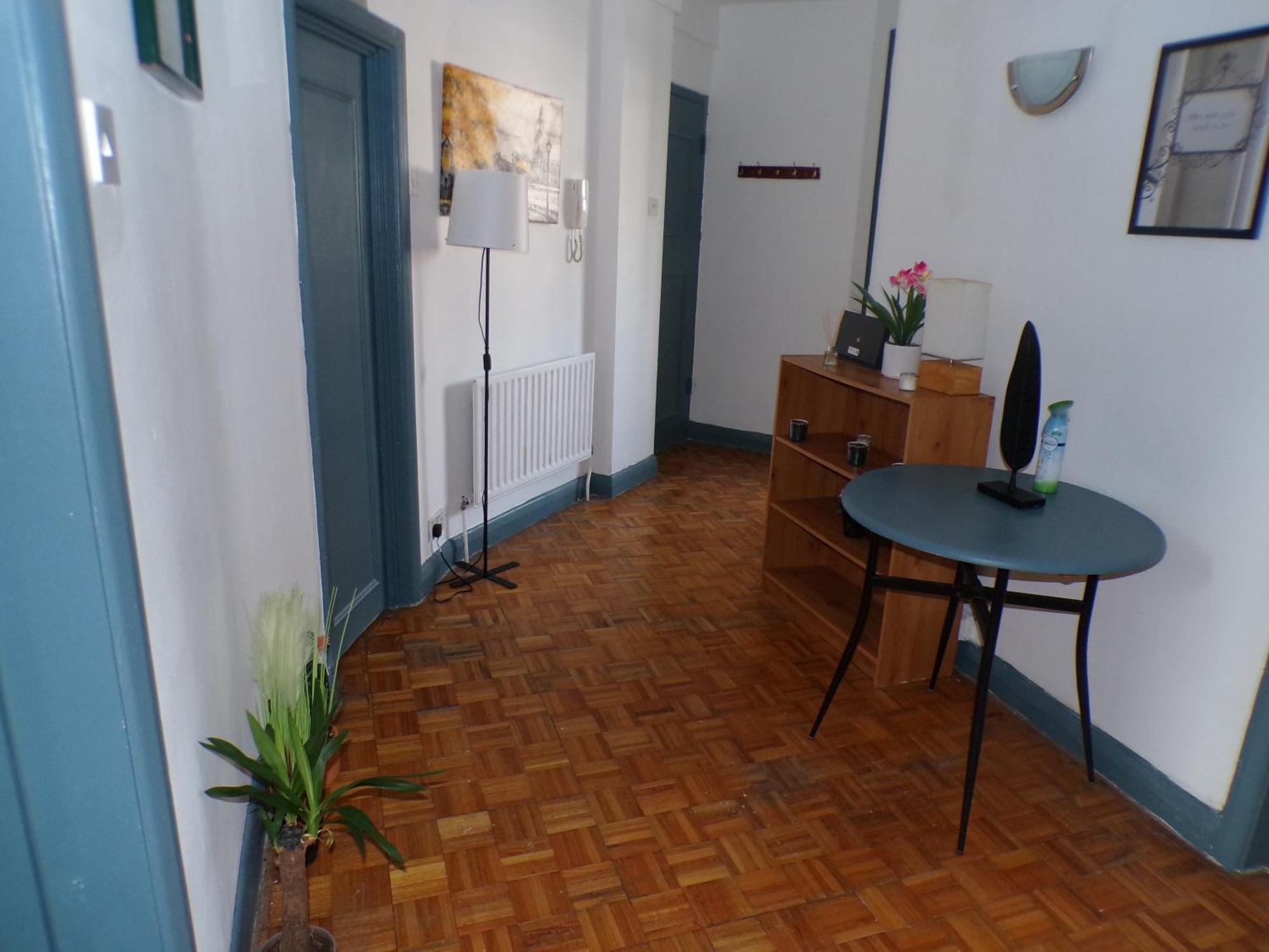 Shepherds Bush-apartment With Elevator * London