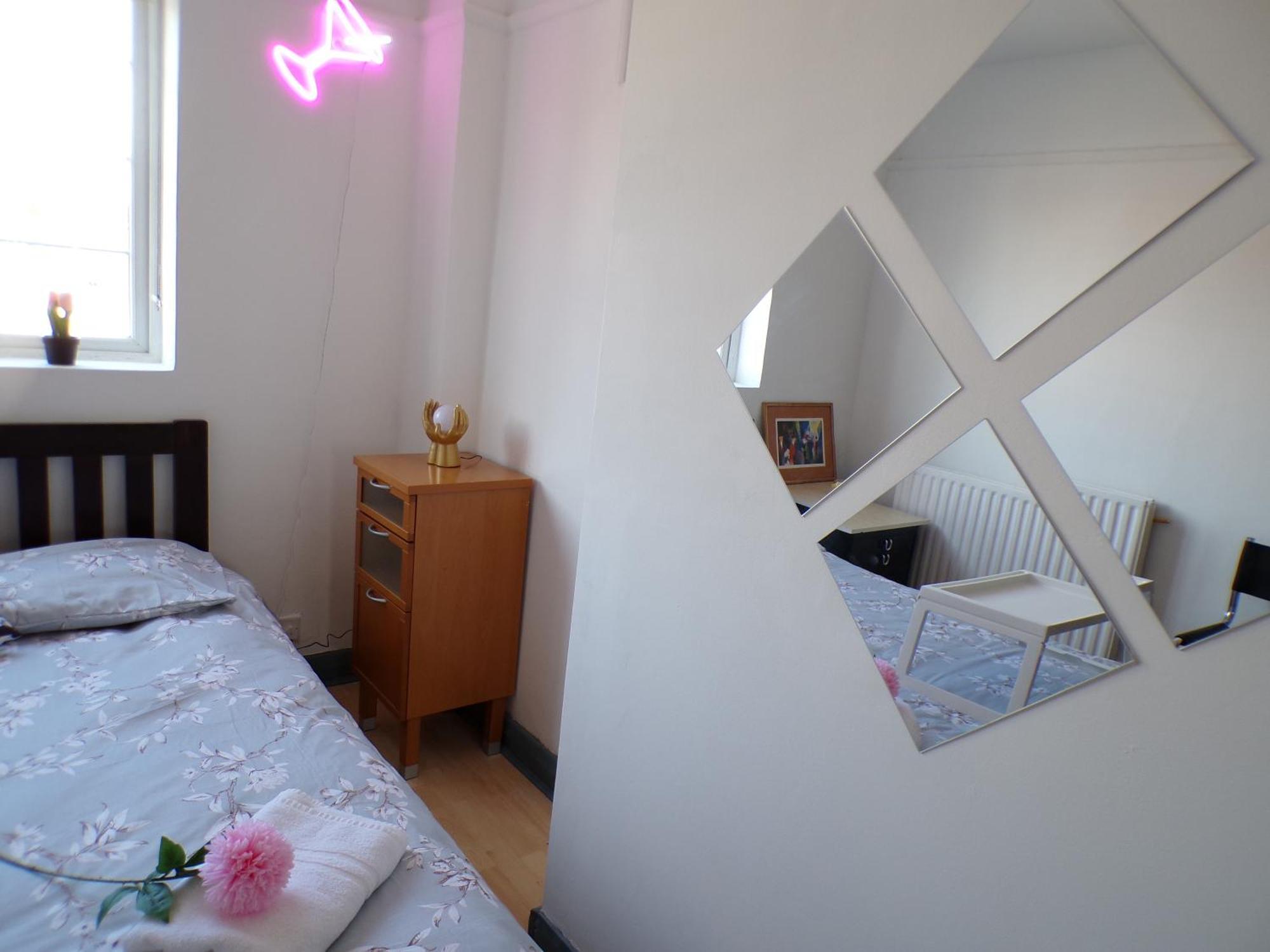 Shepherds Bush-apartment With Elevator London