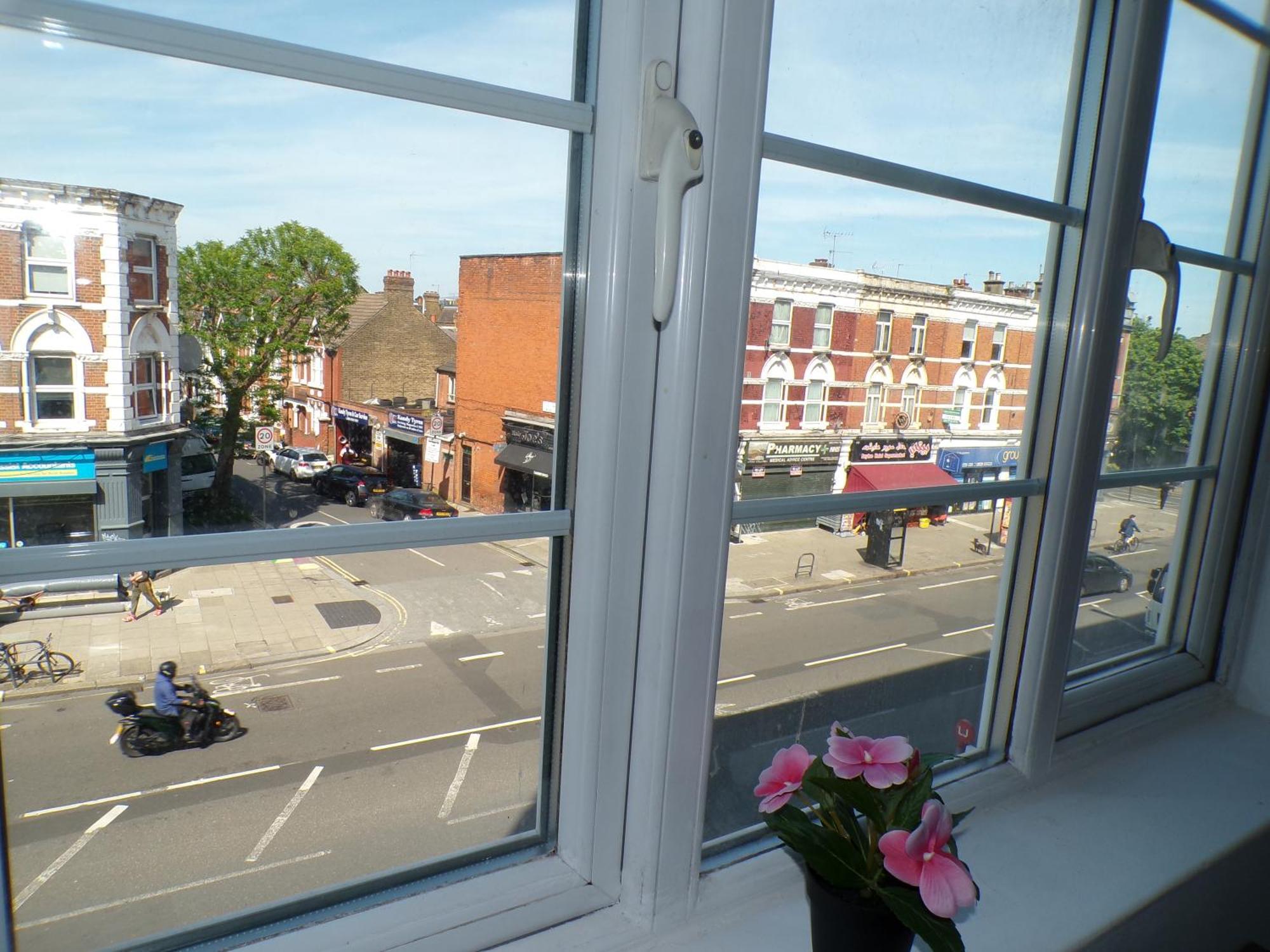 Shepherds Bush-apartment With Elevator London